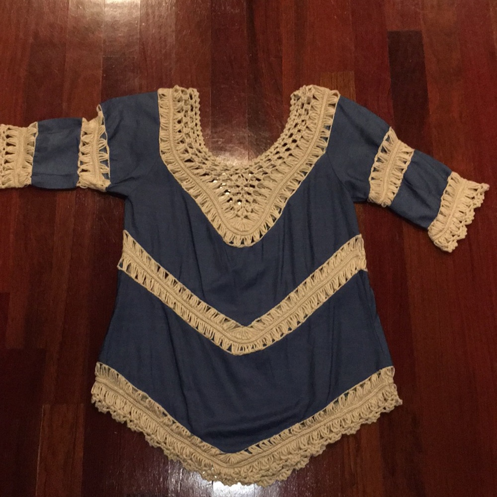 NEVER WORN! Super cute flowy top